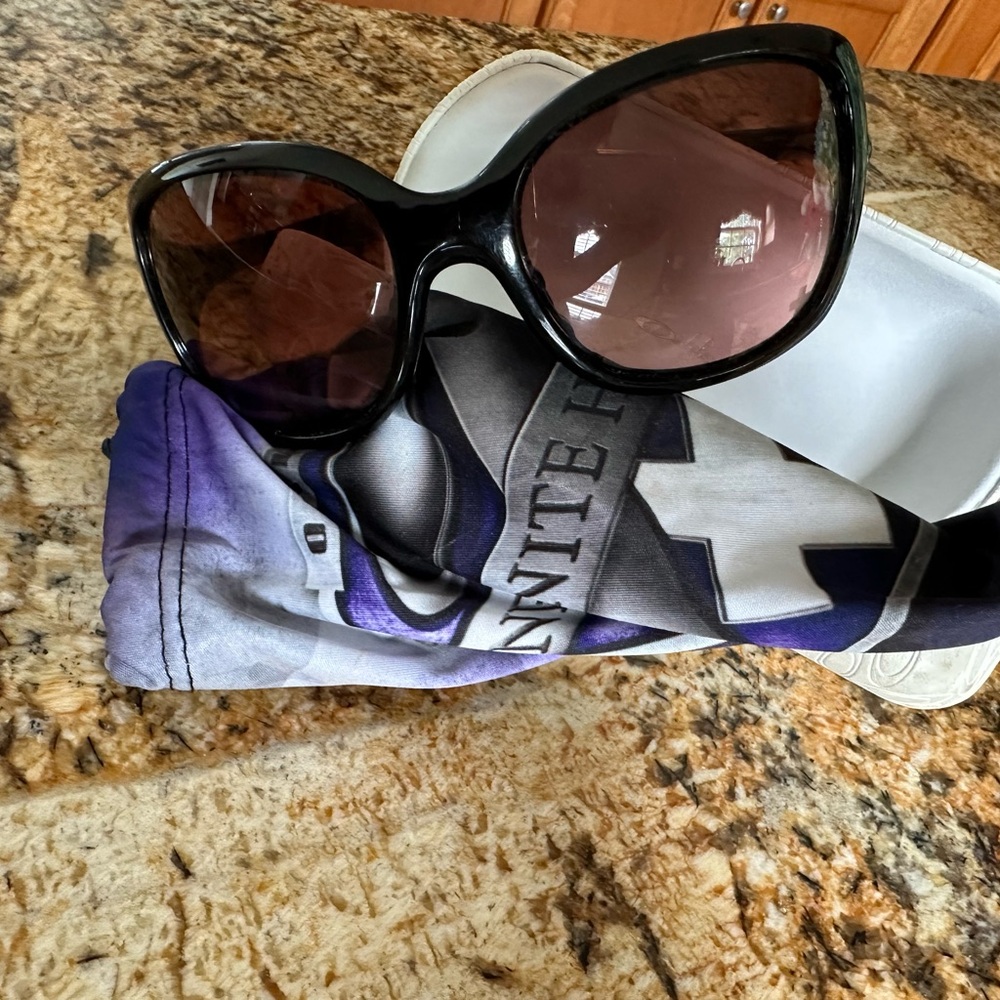 Oakley Infinite Hero Women’s Sunglasses